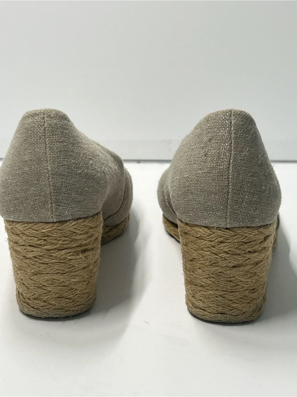 Adrienne Vittadini Women’s Size 8.5 Beige Gold Slip On 3” Wedge
